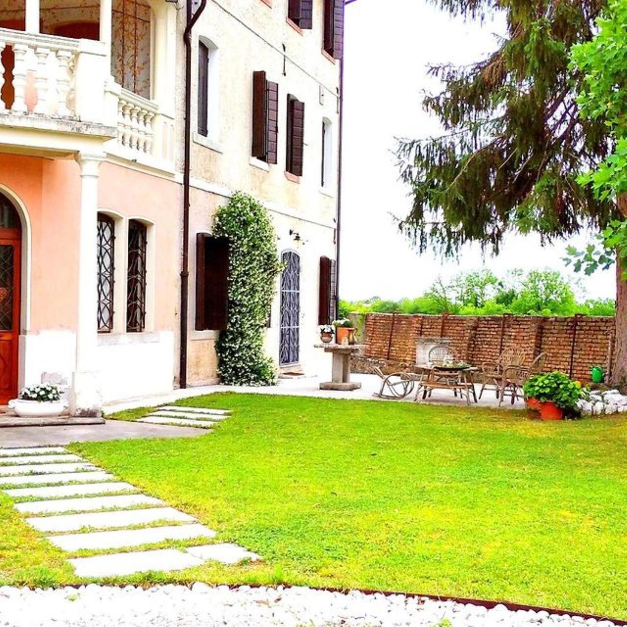 Bed & Breakfast Ernestine Family *