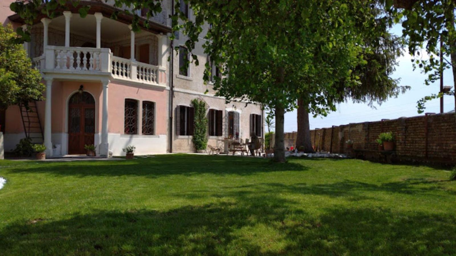 Ernestine Family Bed & Breakfast